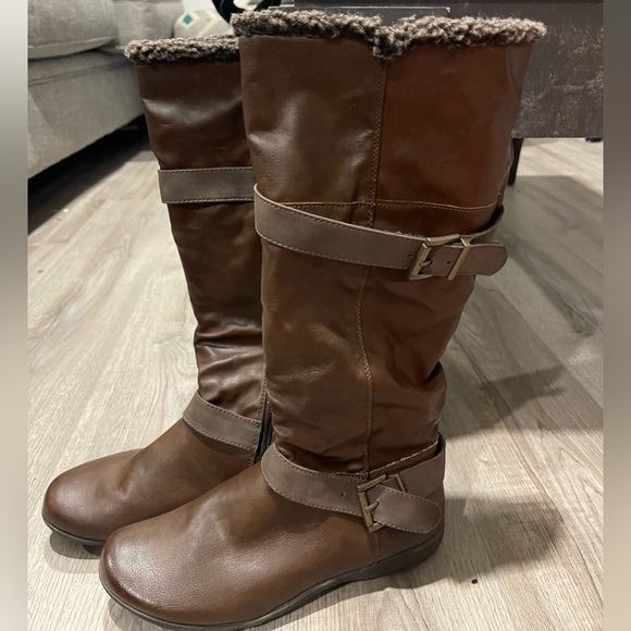 Brown boots - Picture 2 of 2